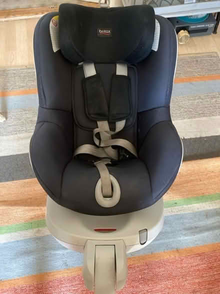 Photo of free Britax dualfix child car seat. 0-18kg with car anchors. (Bishopston BS7) #1