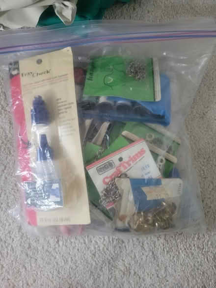 Photo of free Fabric and sewing notions (Lagrange) #4