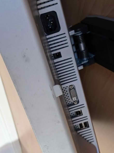 Photo of free Dell Ultrasharp Wide-screen LCD Flat Panel Monitor (Willen MK15) #3