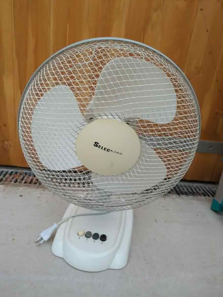 Photo of free Mid sized table fan (Bengeo, Hertford SG14) #1