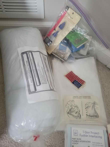 Photo of free Fabric and sewing notions (Lagrange) #3
