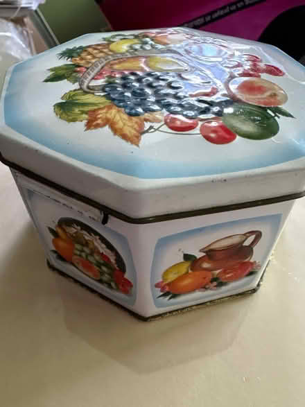 Photo of free Small vintage tin from Caldor (Ossining) #2