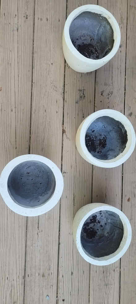 Photo of free 4 white pots (Catonsville near old EC) #2