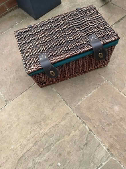 Photo of free Wicker hamper case (Ware SG12) #1