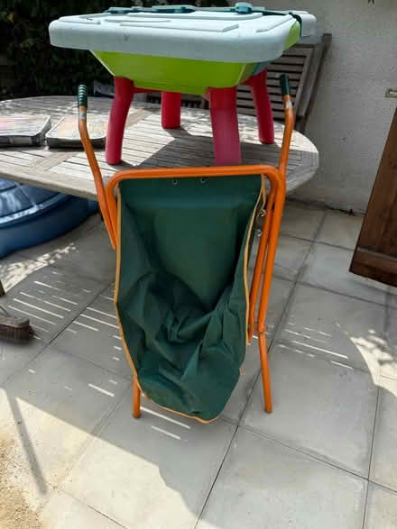 Photo of free Foldable wheelbarrow (Five Mile Drive OX2) #1