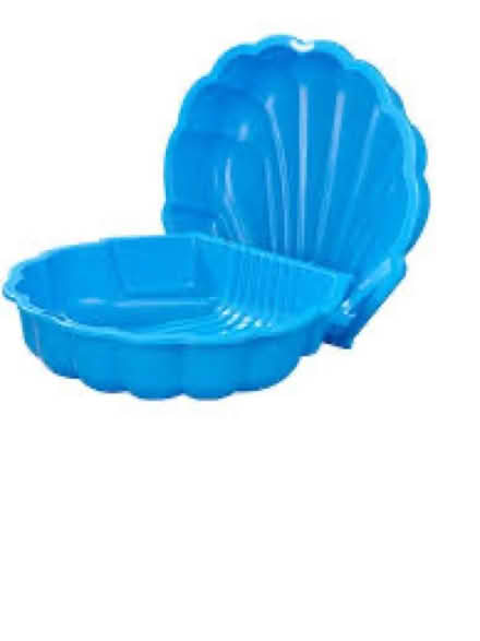 Photo of Shell sandpit, or fibreglass pond (Museum Luas) #1