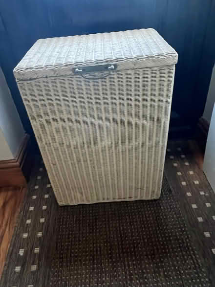 Photo of free Clothes Hamper (Layer-de-la-Haye CO2) #1