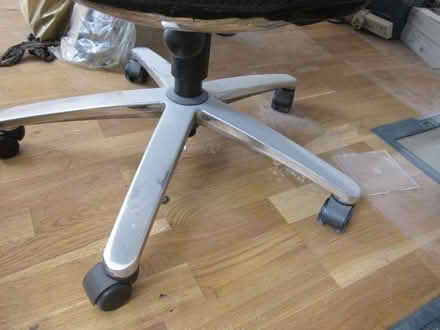 Photo of free Office desk chair wheels leather + mesh, comfortable (Canonbury N1) #4