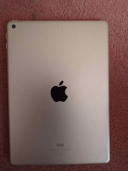 Photo of free iPad - 10 inch - for spares (B90 shirley) #1