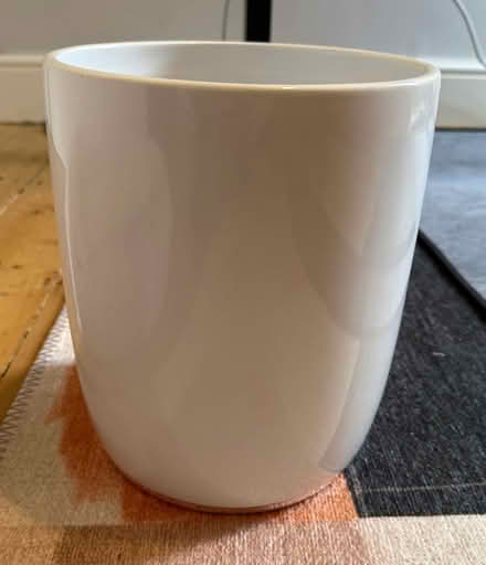 Photo of free Ceramic white small trash can (TW1) #1