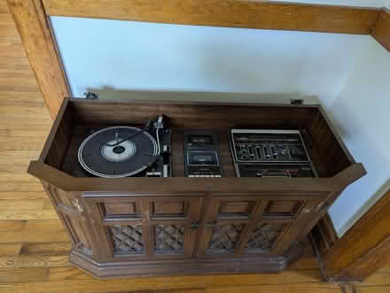 Photo of free Working 70s Zenith Stereo Cabinet (Del Ray, Alexandria) #1