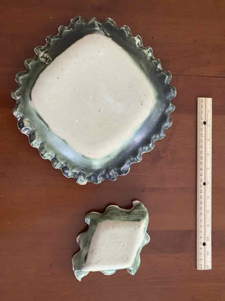 Photo of free Ceramic serving dishes (2) (Nr Fresh Pond & Mt Auburn Cem.) #2