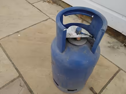 Photo of free 7kg Calor Gas butane cylinder & regulator. (Welwyn AL6) #3