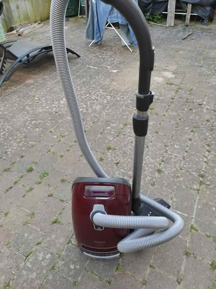Photo of free Miele Complete C3 Cat & Dog vacuum cleaner (Oakwood Park N14) #1