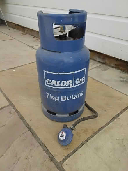Photo of free 7kg Calor Gas butane cylinder & regulator. (Welwyn AL6) #2