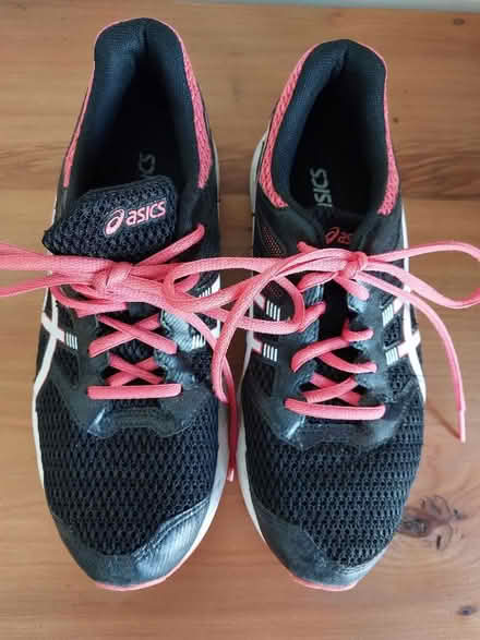 Photo of free Running shoes Eur 39 UK 6 (St Helens TN35) #1