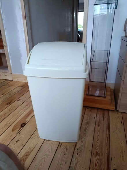 Photo of free Kitchen bin (Shoreham Beach BN43) #1