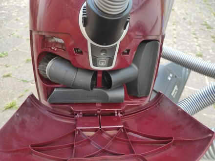 Photo of free Miele Complete C3 Cat & Dog vacuum cleaner (Oakwood Park N14) #4