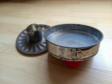 Photo of free Springform baking tin with removable Bundt insert (Carlton Hill BN2) #2