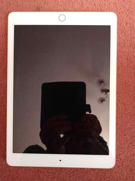 Photo of free iPad - 10 inch - for spares (B90 shirley) #2