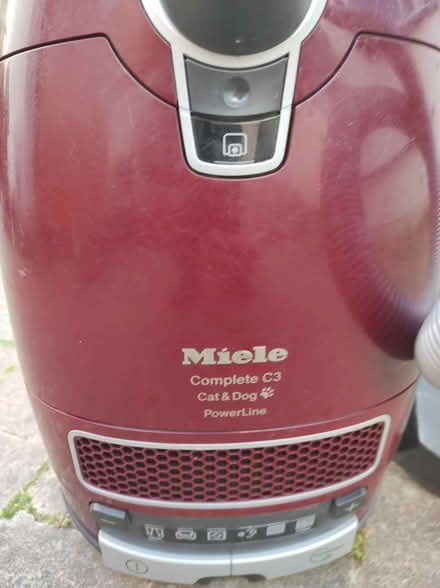 Photo of free Miele Complete C3 Cat & Dog vacuum cleaner (Oakwood Park N14) #3