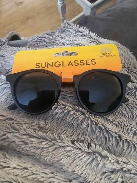 Photo of free Brand new sunglasses (West Oxfordshire OX28) #1
