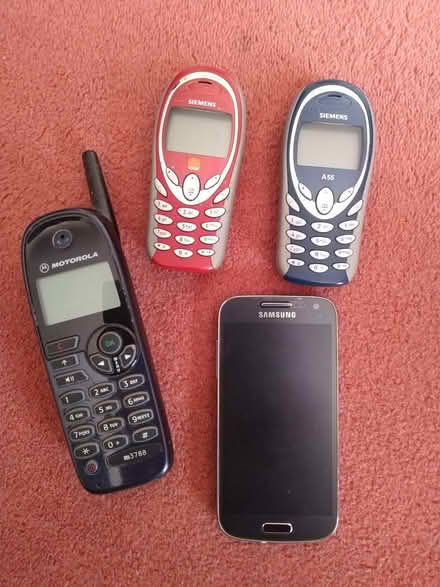 Photo of free old non-working mobile phones (B90 shirley) #1