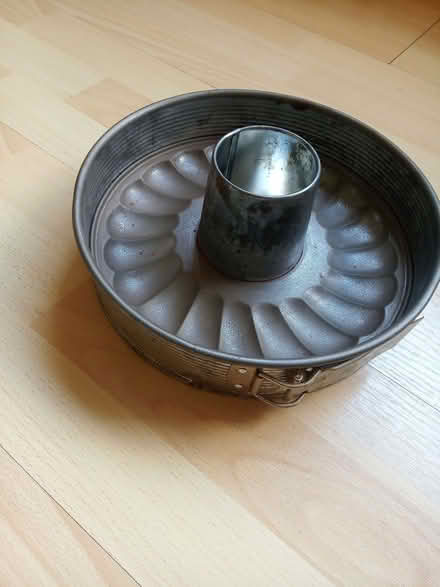 Photo of free Springform baking tin with removable Bundt insert (Carlton Hill BN2) #1