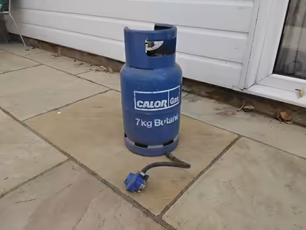 Photo of free 7kg Calor Gas butane cylinder & regulator. (Welwyn AL6) #1
