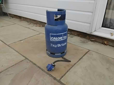 Photo of free 7kg Calor Gas butane cylinder & regulator. (Welwyn AL6) #1