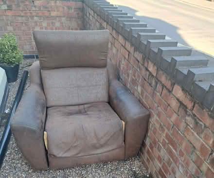 Photo of free recliner chair (DE7) #1