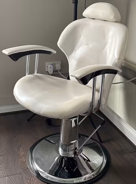 Photo of free Threading/Beauty Hydraulic Chair (Malahide Village) #1