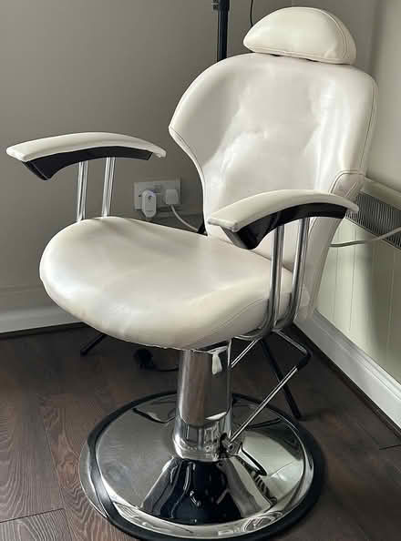 Photo of free Threading/Beauty Hydraulic Chair (Malahide Village) #1