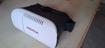 Photo of free VR Headset that links to smartphone to watch 3D movies (Long Crendon HP18) #1