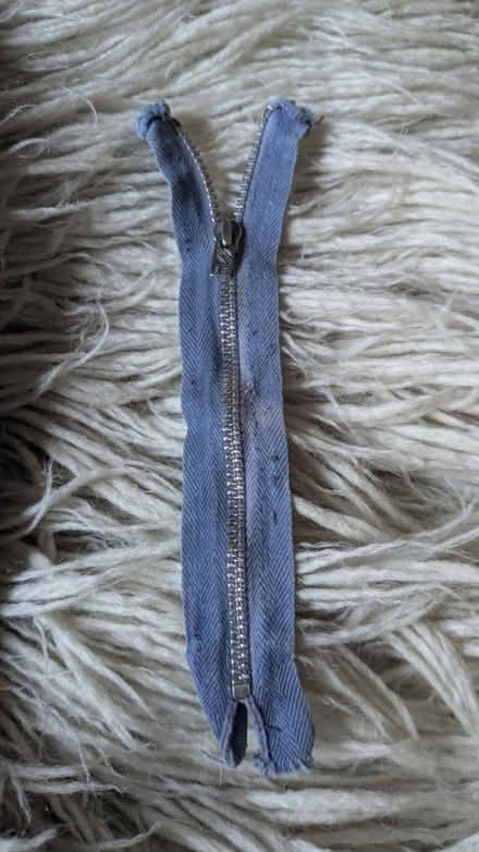 Photo of free Zara trousers size 8 broken zip (NR2) #3