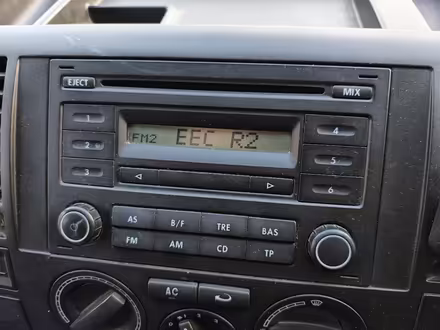 Photo of free VW T5 RCD200 Stereo (Sarisbury Green SO31) #1