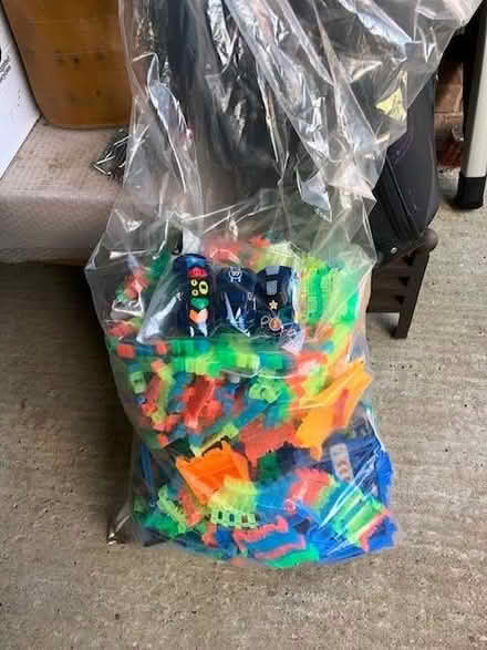 Photo of free trax snap and glow car trck (Paley Street SL6) #1