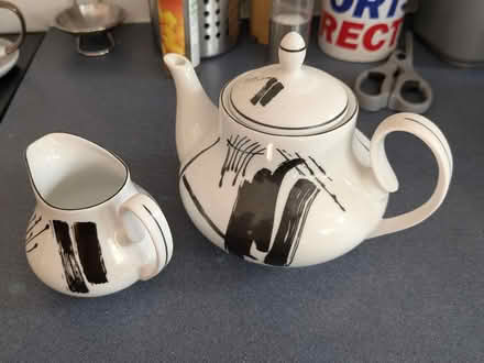 Photo of free Teapot and milk jug (RG1, reading) #1