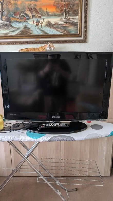 Photo of free 32 inch Samsung TV (NW3 London) #1