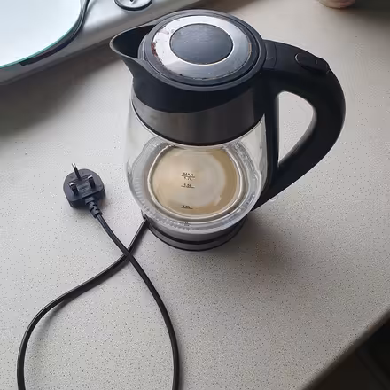 Photo of free old kettle (working) (mansfield, NG18) #1