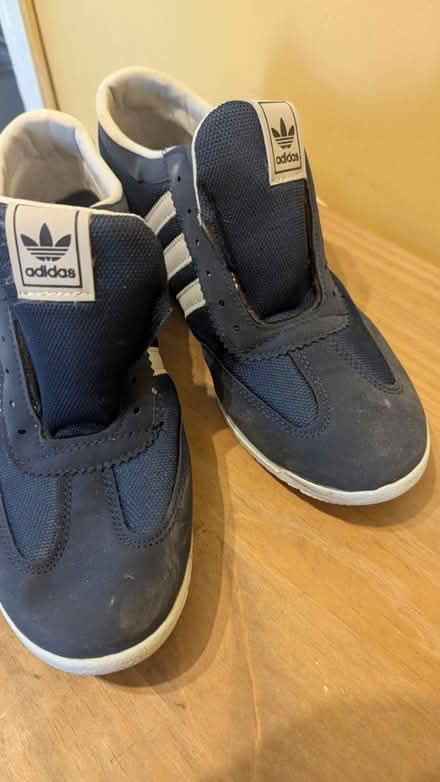 Photo of free Adidas trainers (Aylesbury near smh hp21) #2