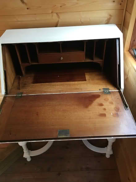 Photo of free wooden/painted bureau (LE7 9 Scraptoft) #3