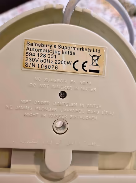 Photo of free Full size kettle and travel kettle (Fetcham / Bookham KT22) #3
