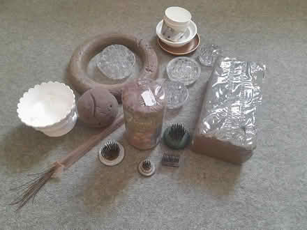 Photo of free Flower arranging stuff (AB10) #1