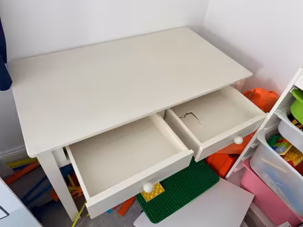 Photo of free Solid white wooden desk (small) (Richmond TW10) #2