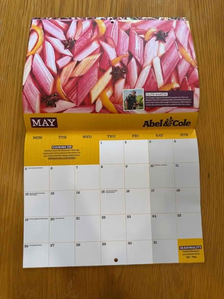 Photo of free 2025 month by month calendar (Woodley RG5) #1