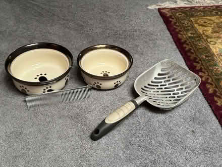 Photo of free Pet Bowls, Pet Comb & Metal Scoop (Fountain Vly, Heil & Bushard) #2