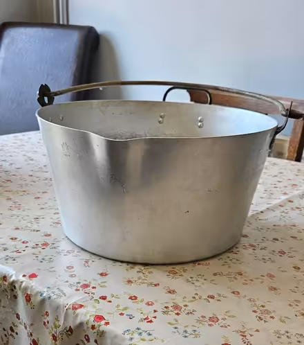 Photo of free Large aluminium pan (Chaddesden Wood DE21) #1