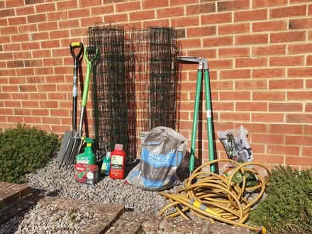 Photo of free Collection of gardening things (Faringdon Sn7) #3