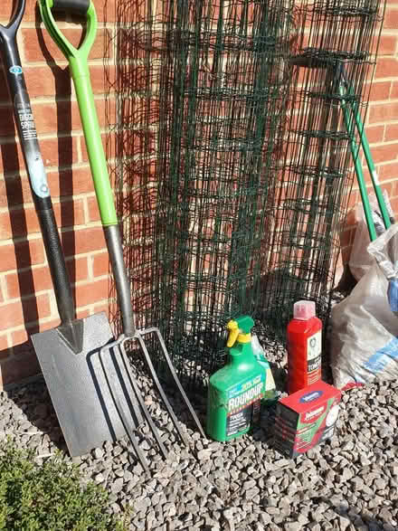 Photo of free Collection of gardening things (Faringdon Sn7) #2